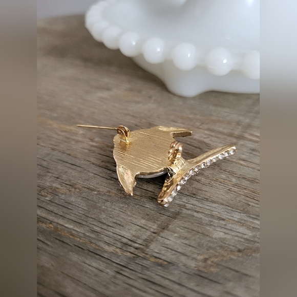 Jelly Belly Style Embellished Fish Brooch - Picture 6 of 7